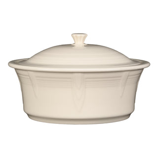 The Fiesta Large 10 Inch Round Covered Casserole (2.8 Quart) in Linen features a matching lid, subtle embossed sides, and is both dishwasher and oven safe—ideal for baked recipes.