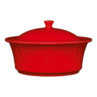 The Fiesta Large 10 Inch Round Covered Casserole (2.8 Quart) in scarlet is oven safe, made in the USA, and features a matching lid with a small top handle and subtle decorative side lines.