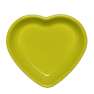 The retired Fiesta 7 1/2 inch medium heart shaped bowl in lemongrass features a smooth surface, concentric circle patterns, and holds 17 oz—making it a charming, lead-safe addition to any collection.
